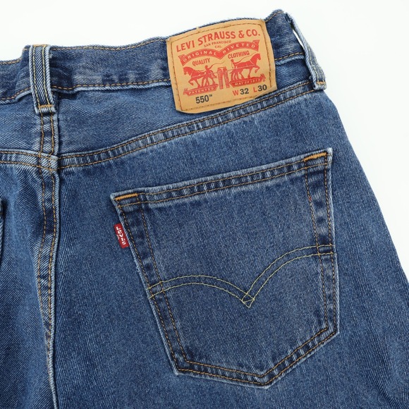 Levis 550 Relaxed Fit Jeans Mens 32x30 Medium Wash Blue Denim - Picture 1 of 5